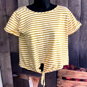 Kim & Cami Tie Front Tee Size Small, GUC